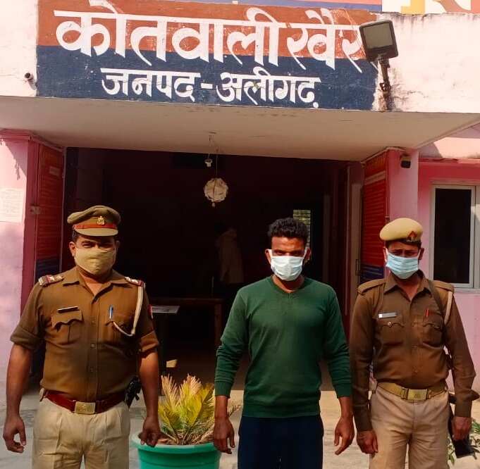 खैर पुलिस द्वारा छेडछाड व एस.सी.एस.टी के आरोपी को पकड जेल भेजा 