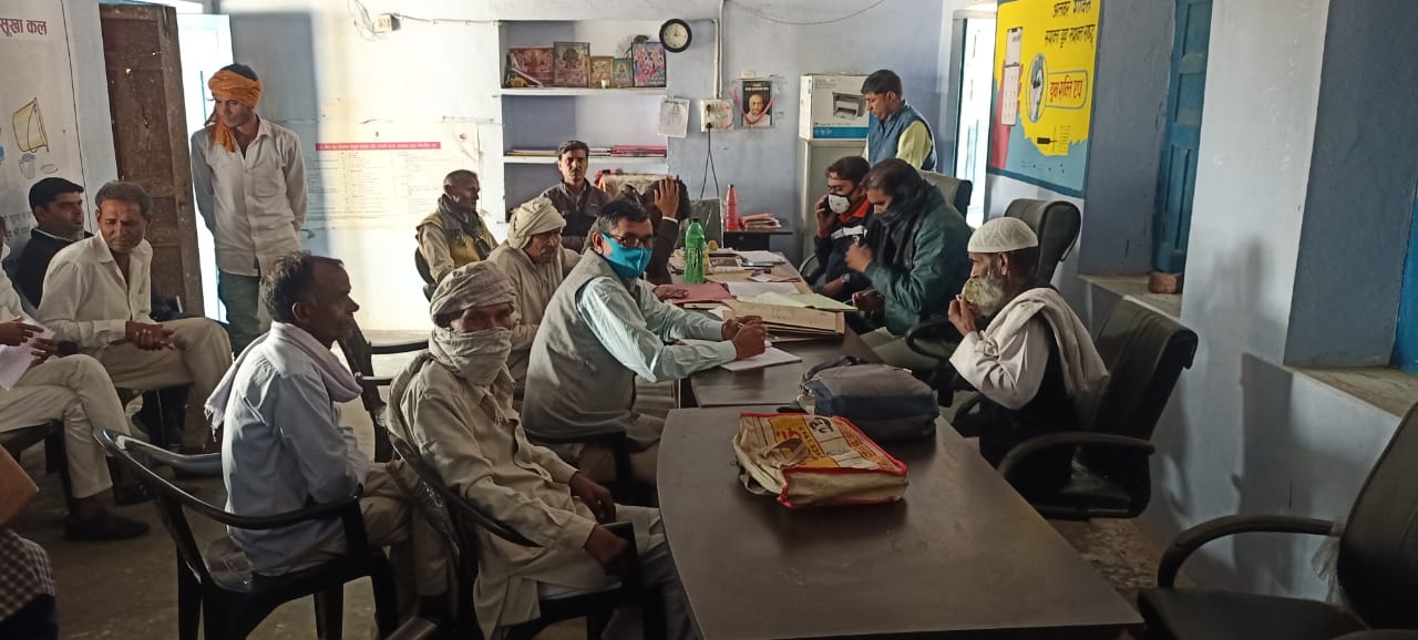 किशनगढ़बास। ग्राम पंचायत तहनोली के मुख्यालय मथुरापुरी में पाक्षिक बैठक का आयोजन सरपँच संजीव कुमार की अध्यक्षता में किया गया। बेठक में  सालाना विकास कार