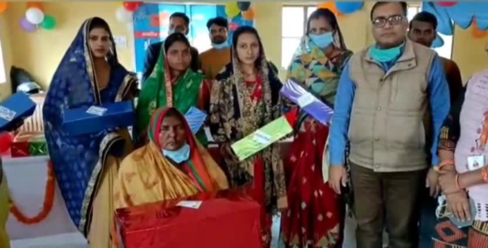 84 दिन बाद कोरोना का दूसरा डोज लेने वाले 11लाभुकों को लक्की ड्राव के जरिये दिया गया गिप्ट 