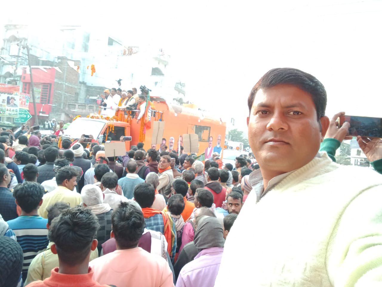 सिकंदरपुर चौराहे पर भाजपा के जन विश्वास यात्रा रथ का हुआ जोरदार स्वागत