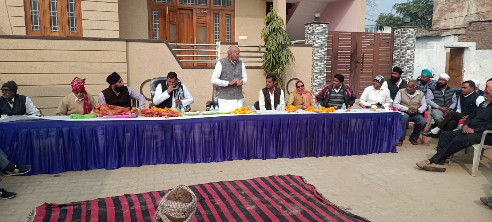*जनताजल मिशन के तहत योजना मंजूर होने पर ग्रामीणों ने विधायक का किया सम्मान* *किशनगढ़बास।* समीपवर्ती ग्राम नूरनगर में पेयजल योजना के दो करोड 54 लाख 47 हजार रुप