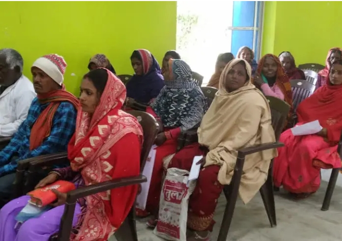 शराब का सेवन नहीं करने की शपथ ले रहे बिहार के नवनिर्वाचित पंचायत प्रतिनिधी 