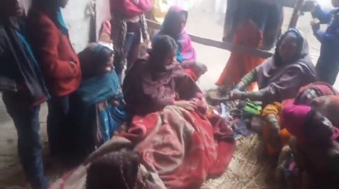 डॉक्टर की मिलीभगत  से गर्भवती महिला की गई जान मृतक के परिवार में पसरा सन्नाटा 