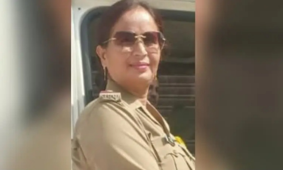महिला दरोगा ने थानां प्रभारी पर लगाया प्रताड़ना का आरोप शोसल मीडिया पर वीडियो वायरल