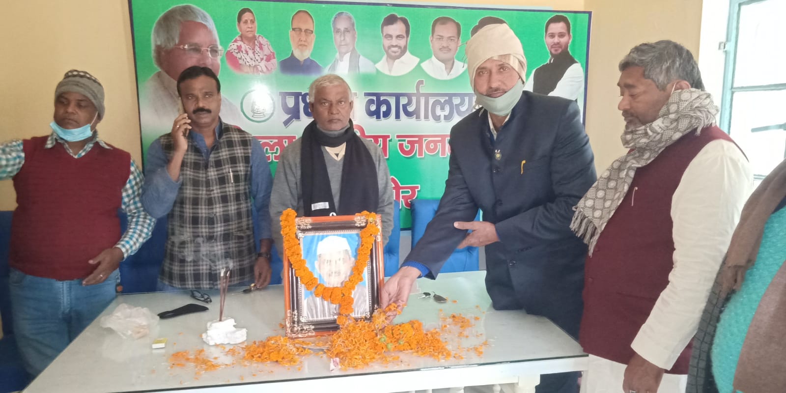 जिला राजद कार्यालय किला क्षेत्र मुंगेर में भारत के पूर्व प्रधानमंत्री लाल बहादुर शास्त्री जी की मनाई गई 56वीं पुण्यतिथि। 
