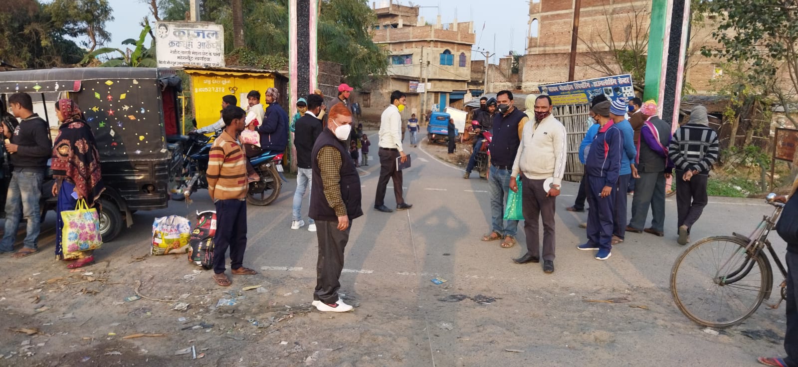 जिलाधिकारी के निर्देश पर अनुमंडल पदाधिकारी गोगरी द्वारा महेशखूंट से पसराहा के बीच राष्ट्रीय राजमार्ग 31 को अतिक्रमण मुक्त करने हेतु सर्वेक्षण शुरू करा