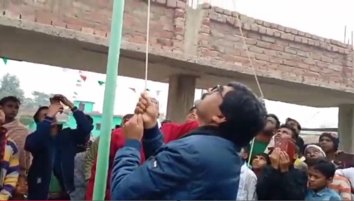 झंडा को अपमानित करने वाले प्रतिनिधियों पर नहीं हुई है करवाई 
