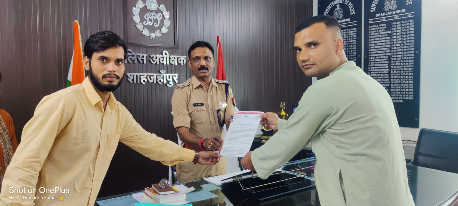 समाजवादी कार्यकर्ताओं ने एसपी आफिस में दिया ज्ञापन