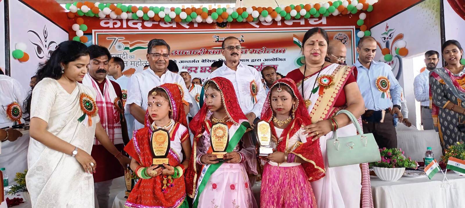 *श्री देवी मेला एवं ग्राम सुधार प्रदशर्नी के भव्य एवं ऐतिहासिक पंडाल में आजादी का अमृत महोत्सव का आयोजन किया*