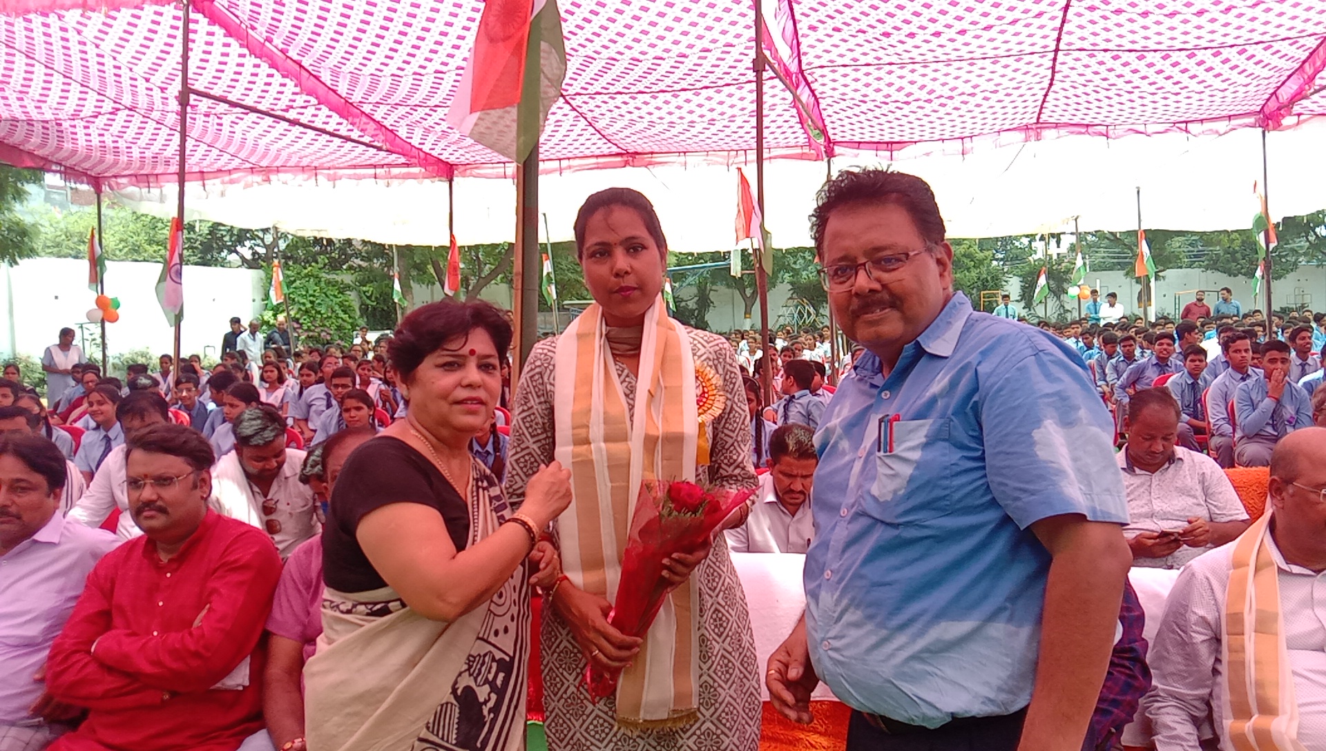 आजादी के अमृत महोत्सव के उपलक्ष में सेंट मेरीज विद्यालय में सांस्कृतिक कार्यक्रम का आयोजन किया गया ।