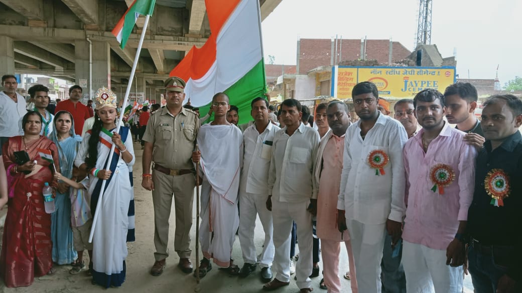 ब्लाक बेवर के कस्बा नवीगंज में प्रमिला हायर सेकेंडरी स्कूल के बच्चों ने  रैली निकली*