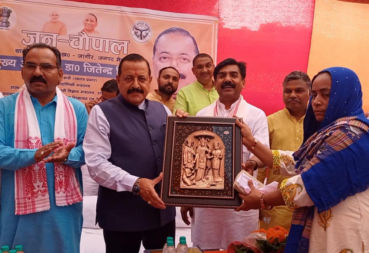 केंद्रीय मंत्री ने सरकार की योजनाओं के लाभार्थियों से किया संवाद