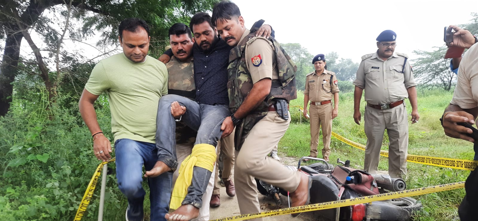 थाना अध्यक्ष अमित सिंह द्वारा क्षेत्र में तीसरे  हाफ एनकाउंटर के बाद बदमाशों में दहशत
