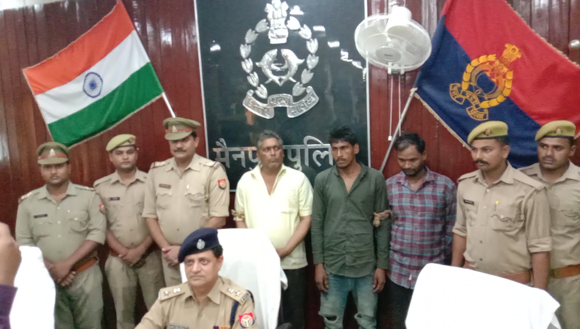 थाना एलाऊ पुलिस ने पकड़ा अवैध शस्त्र फैक्ट्री का जखीरा मौके से तीन अभियुक्त गिरफ्तार 3 अन्य अभियुक्त फरार 