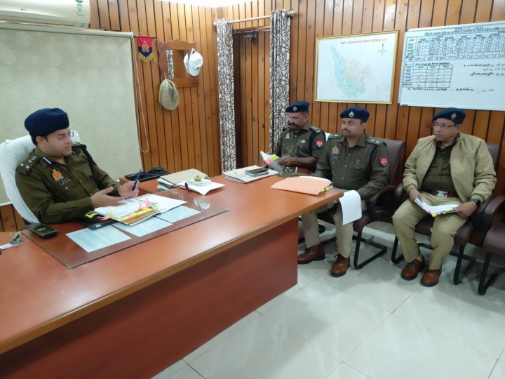 जनता दर्शन मे पुलिस अधीक्षक द्वारा सुनी गई जन समस्याए।