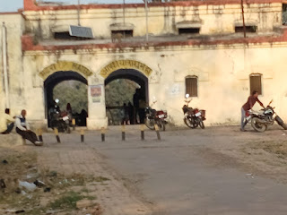 बहराइच रेलवे स्टेशन के पास अवैध अतिक्रमण पर जम कर गरजा बुलडोजर।