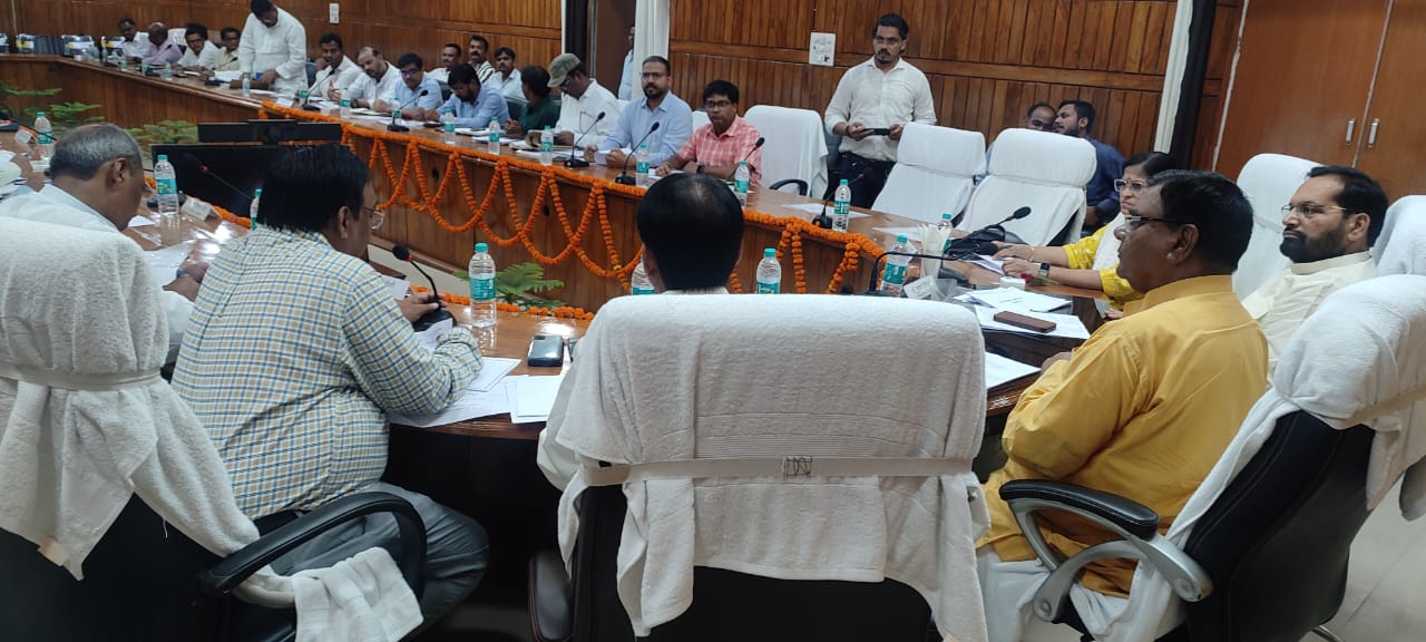 विद्युत उपभोक्ता एवं जन-प्रतिनिधि सम्पर्क अभियान की समीक्षा बैठक सम्पन्न।