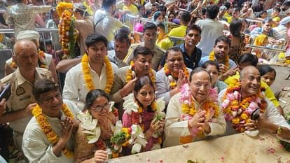 बांकेबिहारी मंदिर पहुंचे भाजपा राष्ट्रीय महासचिव अरुण सिंह, परिवार संग की विशेष पूजा-अर्चना