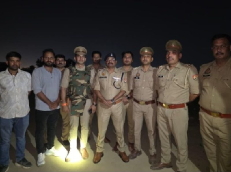 मथुरा में पुलिस और स्नैचर के बीच मुठभेड़: जवाबी फायरिंग में बदमाश घायल, चोरी की बाइक और तमंचा बरामद