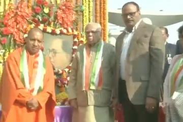 नेताजी ने कहा था कि देश को स्वाधीनता भीख मांगने से नहीं मिल जाती है: सीएम योगी