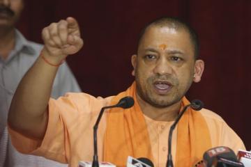 लखनऊ में बढ़ते अपराध से नाराज सीएम योगी आदित्यनाथ ने कसे पुलिस अधिकारियों के पेंच