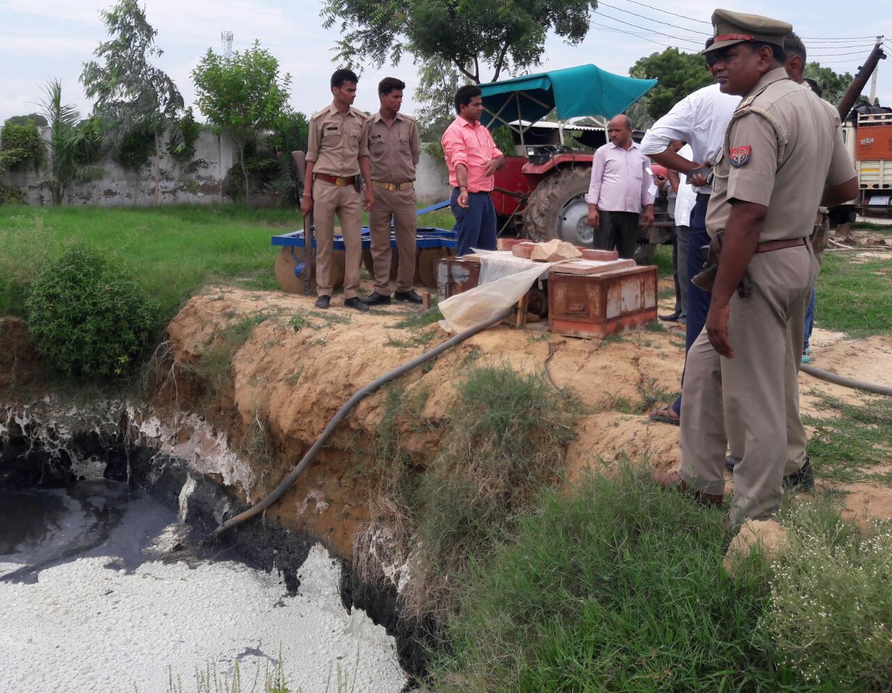 एसडीएम व प्रदूषण नियंत्रण की टीम ने की छापेमारी 