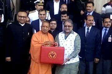  कैबिनेट बैठक में बजट प्रस्तावों पर लगी मुहर, 12.20 बजे होगा पेश