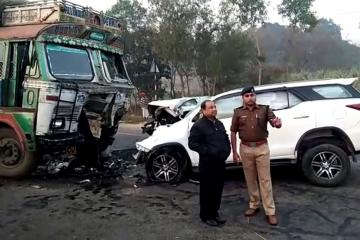 अभी अभी सीतापुर: बीजेपी विधायक लोकेन्द्र सिंह की सड़क हादसे में मौत