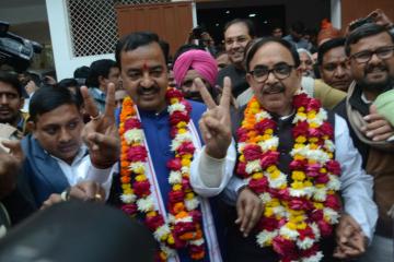 नॉर्थ-ईस्ट में खिला कमल: लखनऊ में बीजेपी कार्यकर्ताओं ने मनाया जीत का जश्न
