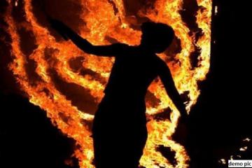 वीडियो गेम खेलते खेलते आठवीं क्लास की छात्रा ने खुद को लगाई आग