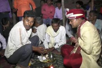 हर्ष फायरिंग के दौरान दूल्हे सुनील के मौत के मामले में पुलिस ने फरार चल रहे आरोप रामचंद्र वर्मा ने लाइसेंसी रिवॉल्वर के साथ गिरफ्तार किया