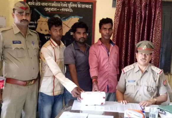 कवरेज कर रहे मीडिया कर्मियों के छीने गये मोबाईल, डिलीड करायी गयी वीडियो
