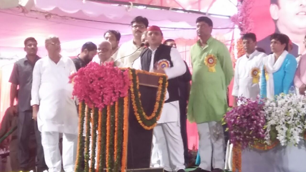   सीएम साहब छाछ पीकर आये।घी खाकर आते तो और समझ में आता। देश बनाओ देश बचाओ रैली में पूर्व मुख्यमंत्री अखिलेश यादव का संबोधन 