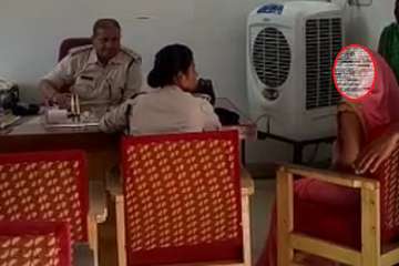 दो पुलिसकर्मियों द्वारा एक नव विवाहित के साथ दुराचार की कोशिश और विरोध करने पर उसके व परिवारीजनों के साथ मारपीट का मामला सामने