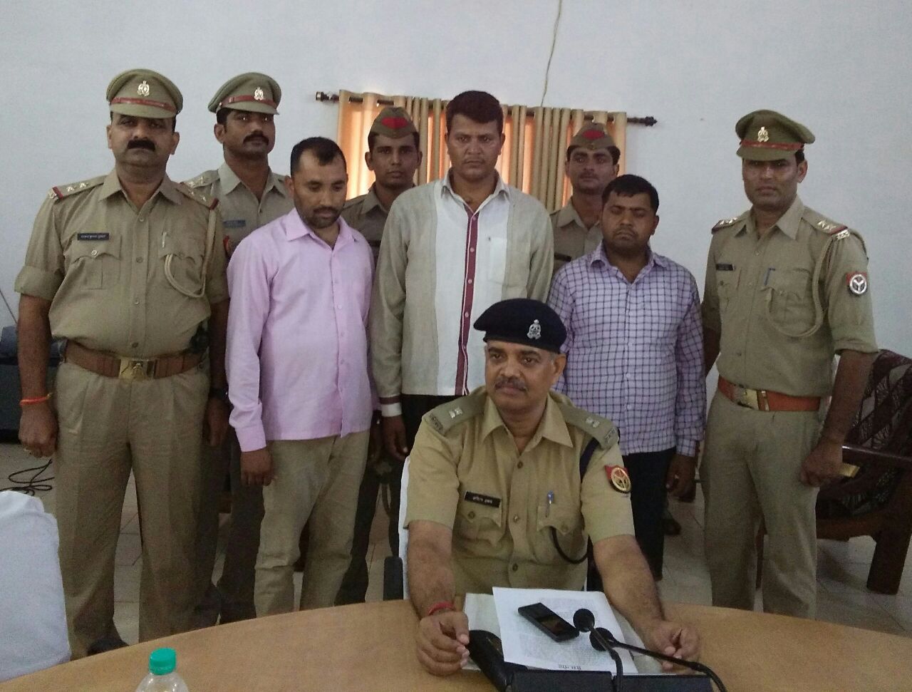 वांछित चल रहे पाँच हजार के इनामी पुलिस ने धर दबोचे