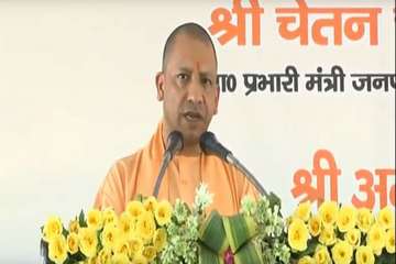 सीएम योगी ने दिखाई विकास संदेश यात्रा को हरी झंडी