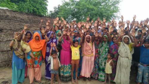 *ग्राम सभा बेलामकान की प्रधान रामकला यादव पत्नी रामखेलावन यादव ने आवास में की धांधली///* *रिपोर्ट - पंकज कुमार सिंह///*