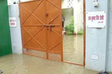 तेज बारिश का तांडव जारी, अब तक 92 लोगों की हुई मौत