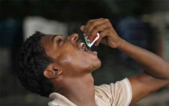 दांतों से तंबाकू के काले निशान 1 मिनट में हटाने वाला आसान घरेलू नुस्‍खा