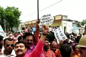 अमेठी में राहुल गांधी के खिलाफ बीजेपी का जबरदस्त प्रदर्शन, माफी की मांग पर अड़े