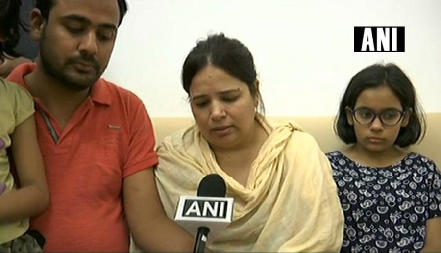 सी एम योगी से मुलाकात के बाद विवेक तिवारी की पत्नी बोलीं- सरकार पर भरोसा
