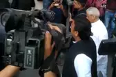 मृतक विवेक तिवारी की परिजनों से मिले अखिलेश यादव