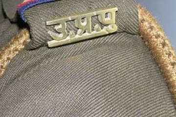 उत्तर प्रदेश की पुलिस में सब कुछ ठीक नहीं चल रहा है. कहीं आईपीएस खुद को गोली मार ले रहा है तो कहीं जहर खा ले रहा है.