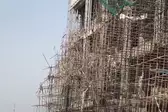 नोएडा: निर्माणाधीन बिल्डिंग की गिरी शटरिंग, एक मजदूर की मौत कई घायल