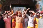 अनशन करने वाले संत परमहंस दास ईंट लेकर निकले राम जन्मभूमि
