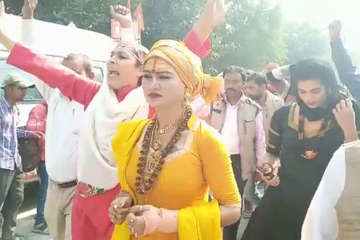 धर्मसभा में पहुंचा किन्नर अखाड़ा