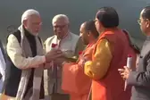 पीएम मोदी पहुंचे लखनऊ, राज्यपाल और सीएम योगी ने किया स्वागत
