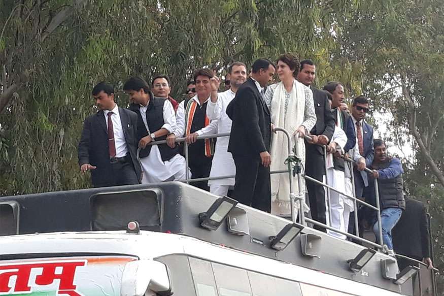  रोड शो के दौरान बदला प्रियंका का अंदाज