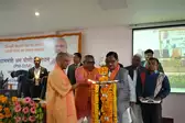पीएम मोदी के सामने लाचारी नहीं: CM योगी