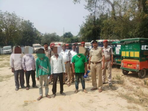 बहराइच पुलिस यातायात  प्रभारी बहराइच द्वारा अभियान चलाकर 18 नाबालिग ई-रिक्शा चालको के विरुद्ध कार्यवाही कर 9200 रुपये समन वसूल कर वाहनों को सीज किया गया ।
